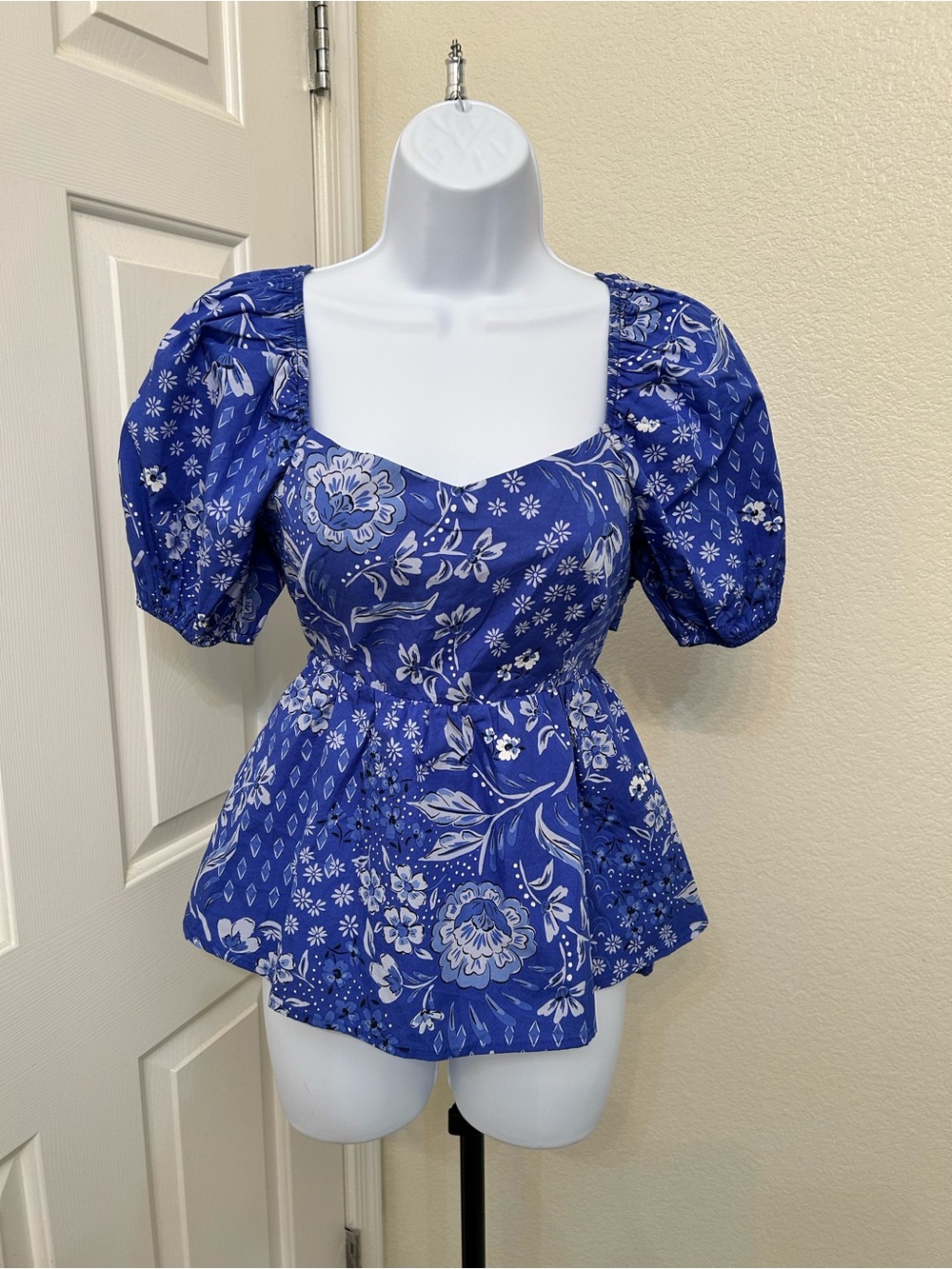 NWT Sugarlips Blue Floral Puff-Sleeve Peplum Top Tie Back